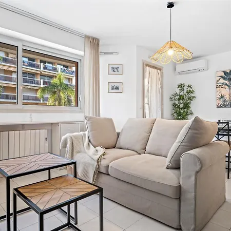 Admiral Plaza, 1 En Centre Ville, Parking & Acces