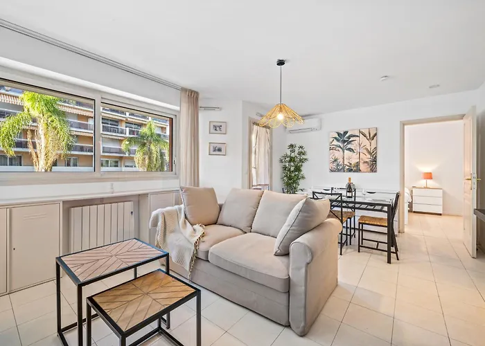 Admiral Plaza, 1 En Centre Ville, Parking & Acces