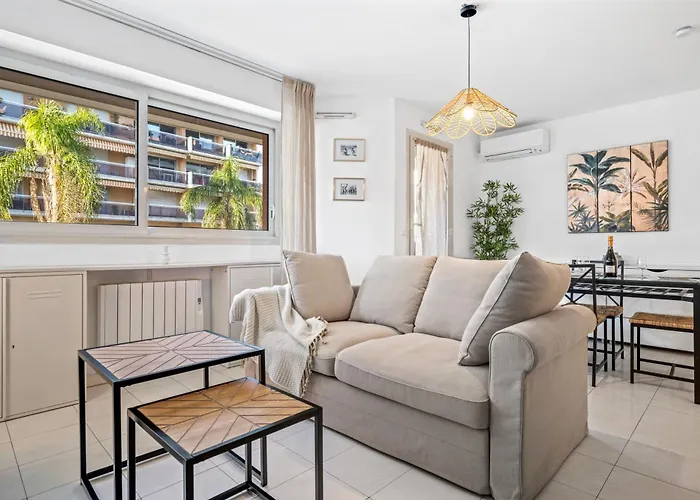 Admiral Plaza, 1 En Centre Ville, Parking & Acces